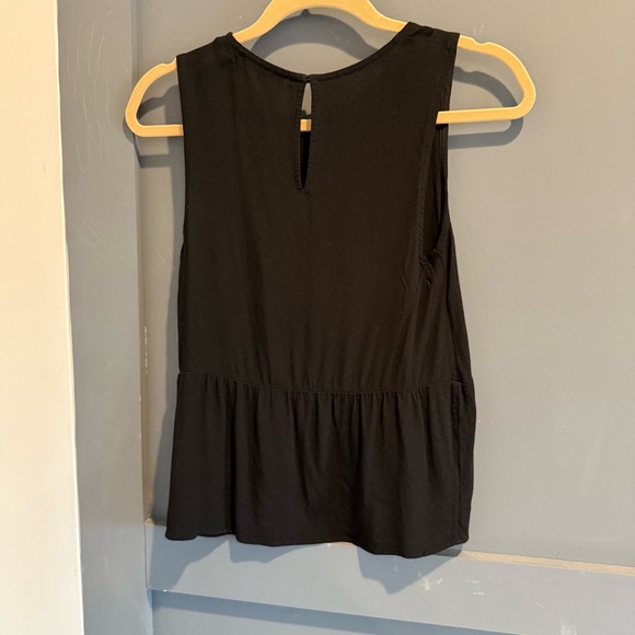 Madewell black tank - small peplum hem. Viscose material. - Picture 3 of 5